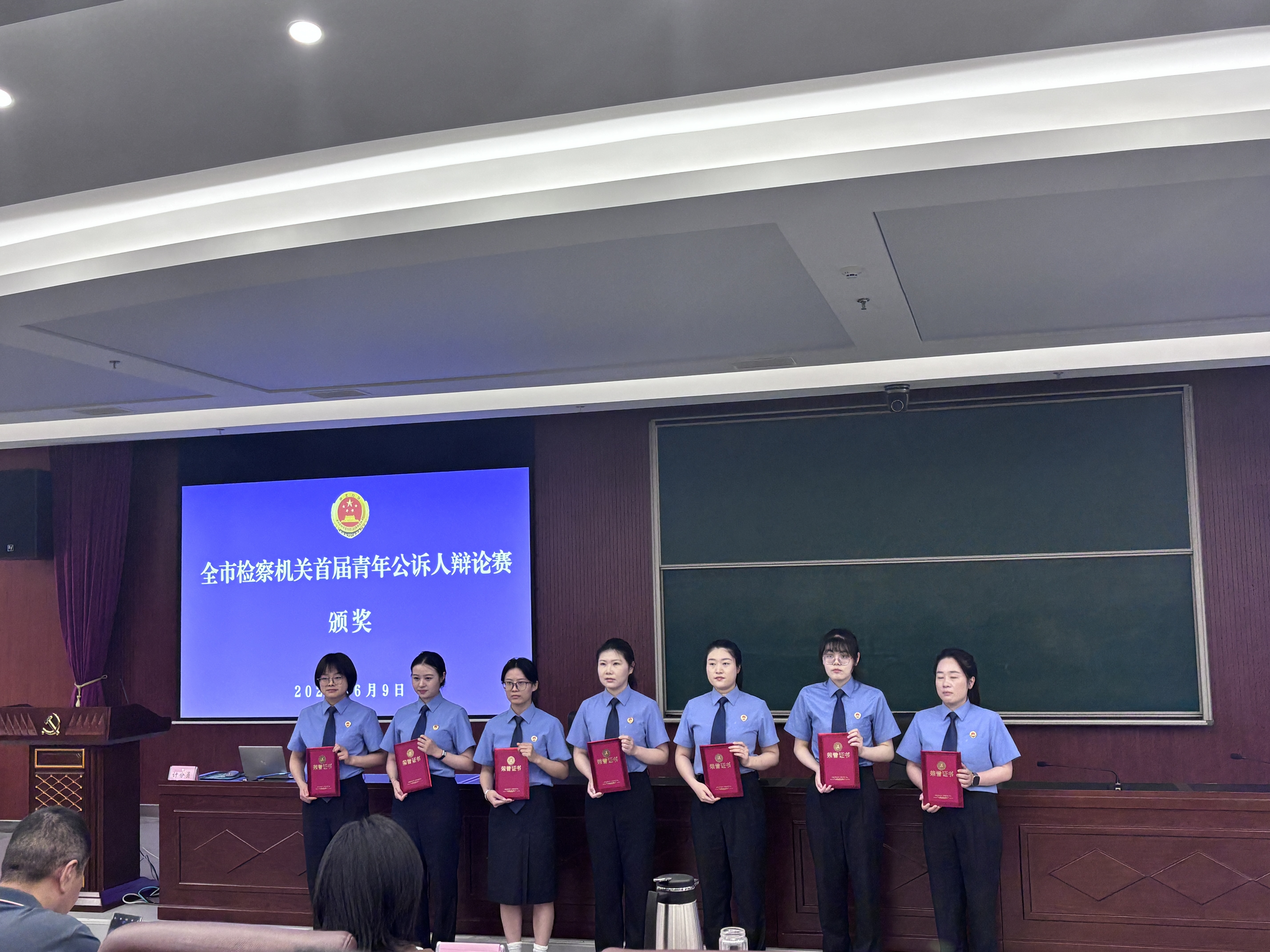 喜报！龙子湖区人民检察院干警刘如梦荣获“优秀辩手”称号